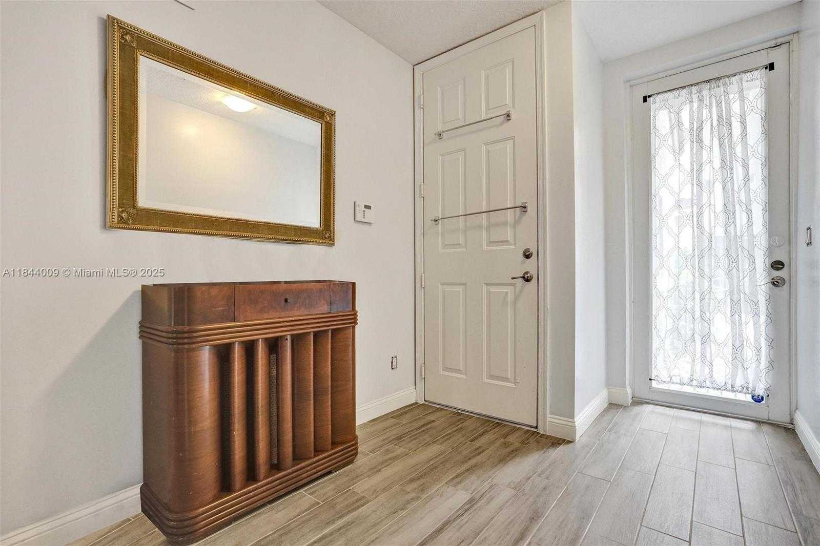 Small Image of 417 SOUTH EAST 13TH ST, Fort Lauderdale Number 4