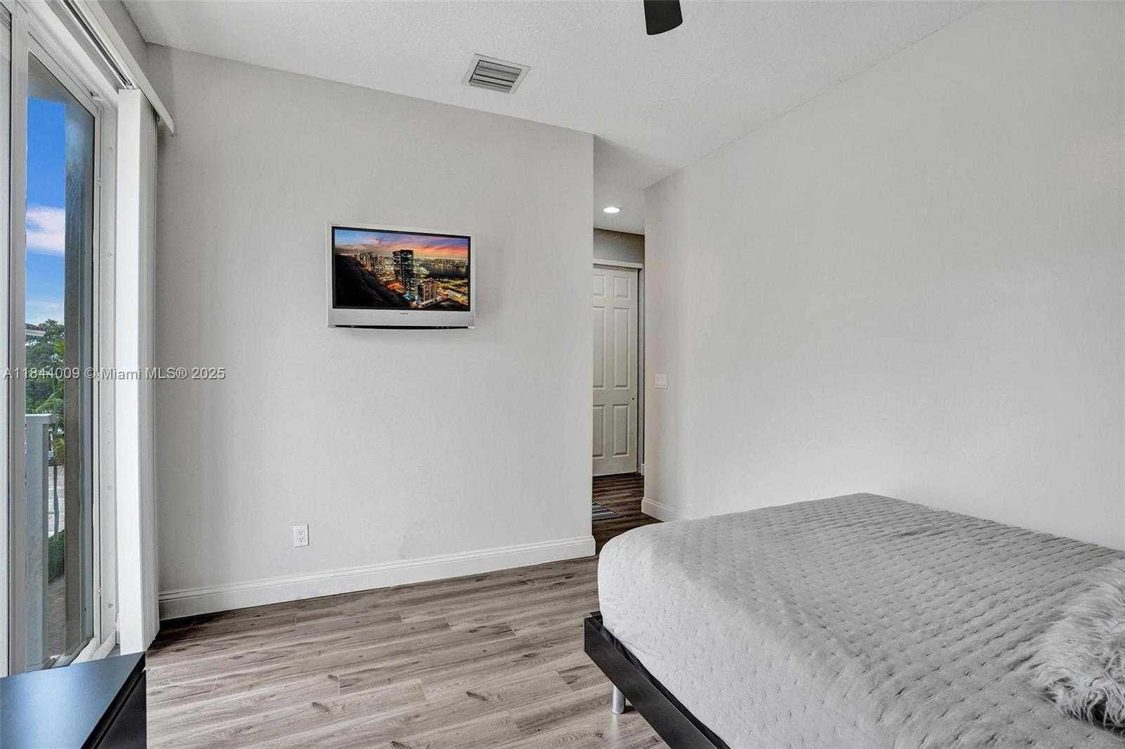 Small Image of 417 SOUTH EAST 13TH ST, Fort Lauderdale Number 47