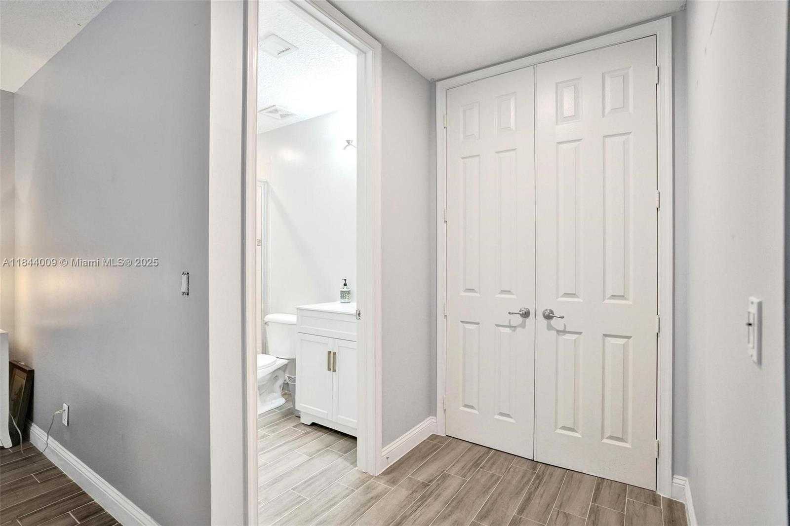 Small Image of 417 SOUTH EAST 13TH ST, Fort Lauderdale Number 7