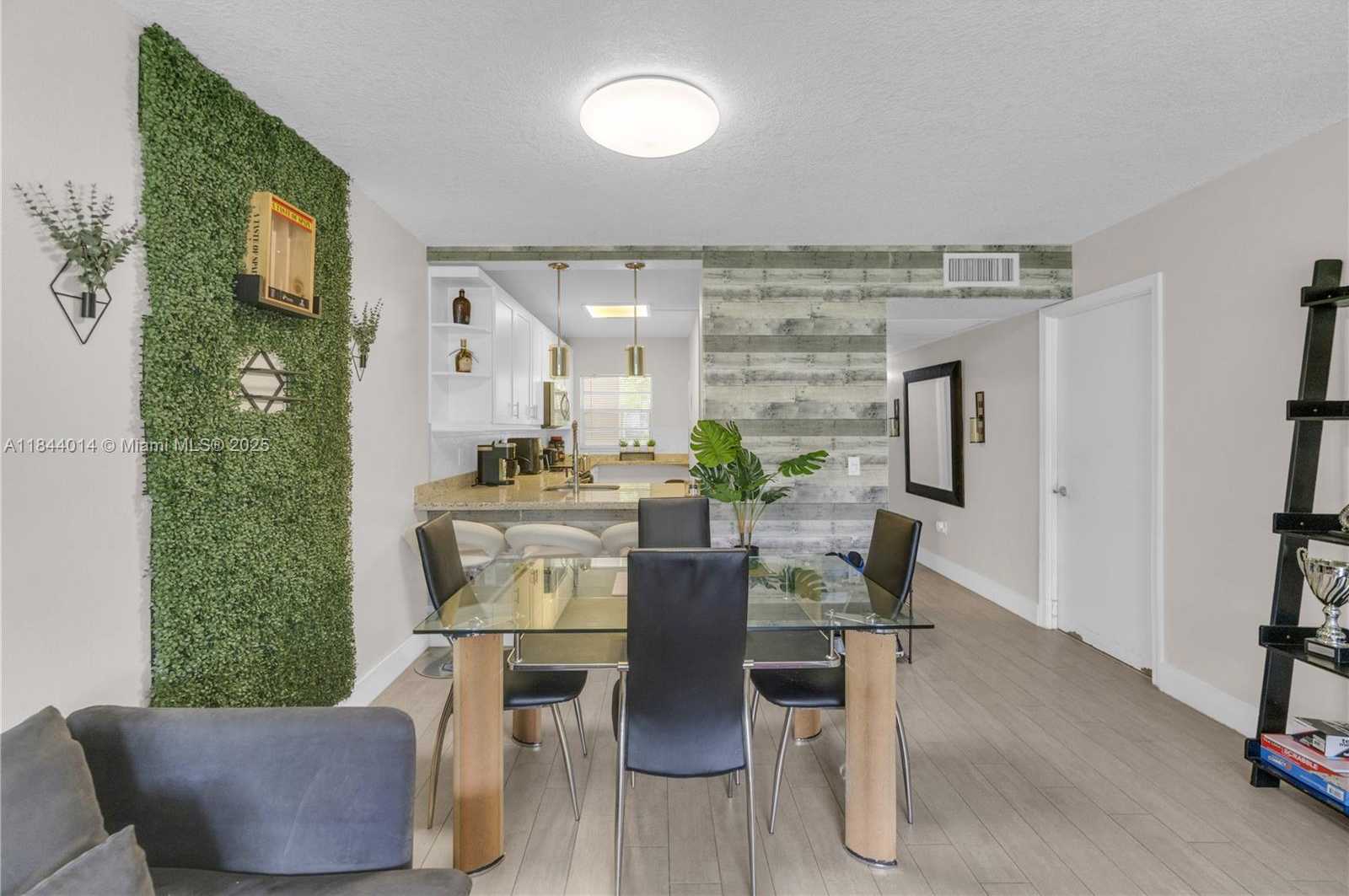 Small Image of 9410 POINCIANA PL #206, Davie Number 12