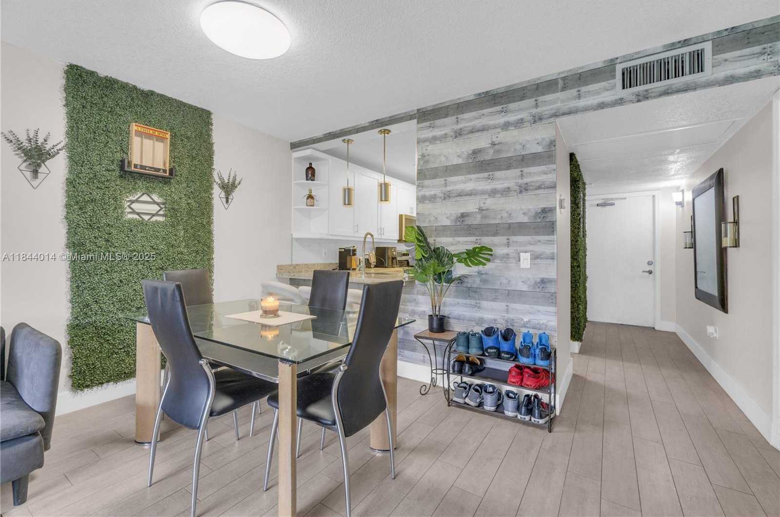 Small Image of 9410 POINCIANA PL #206, Davie Number 13