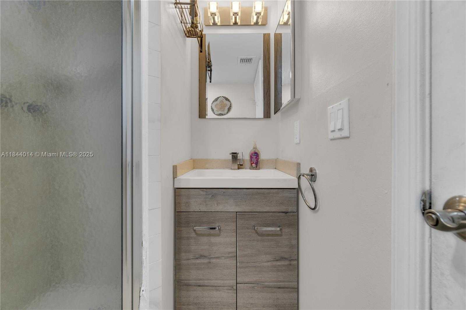 Small Image of 9410 POINCIANA PL #206, Davie Number 23