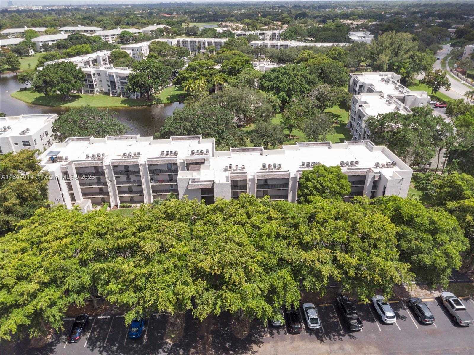 Small Image of 9410 POINCIANA PL #206, Davie Number 27