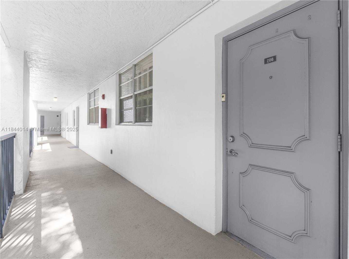 Small Image of 9410 POINCIANA PL #206, Davie Number 3