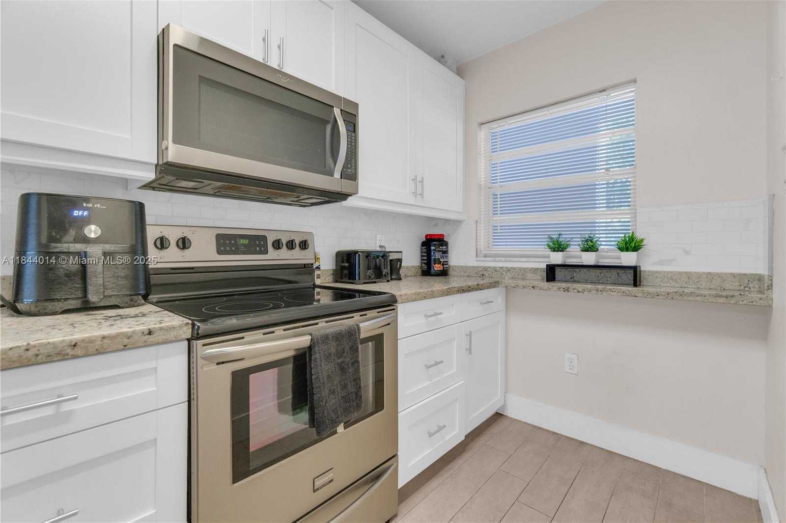 Small Image of 9410 POINCIANA PL #206, Davie Number 7