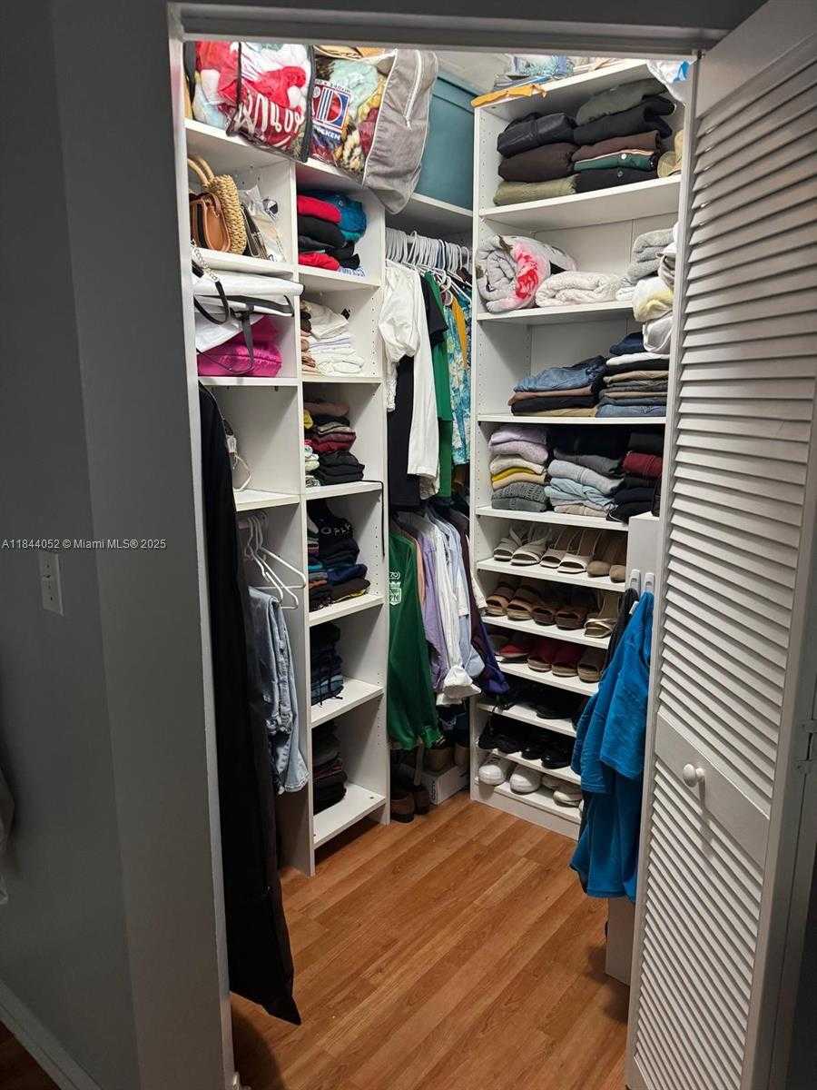 Small Image of 1051 SORRENTO DR, Weston Number 10