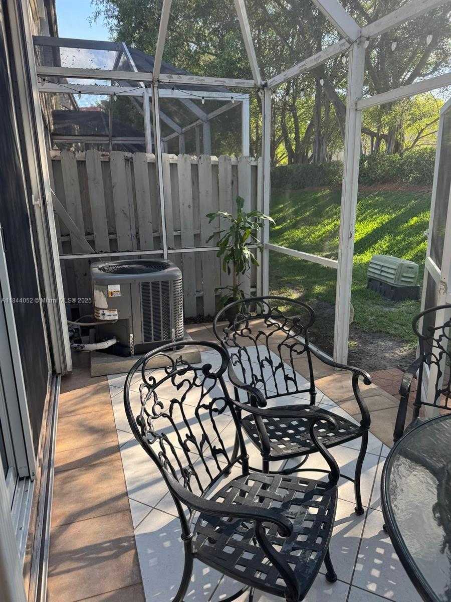 Small Image of 1051 SORRENTO DR, Weston Number 12