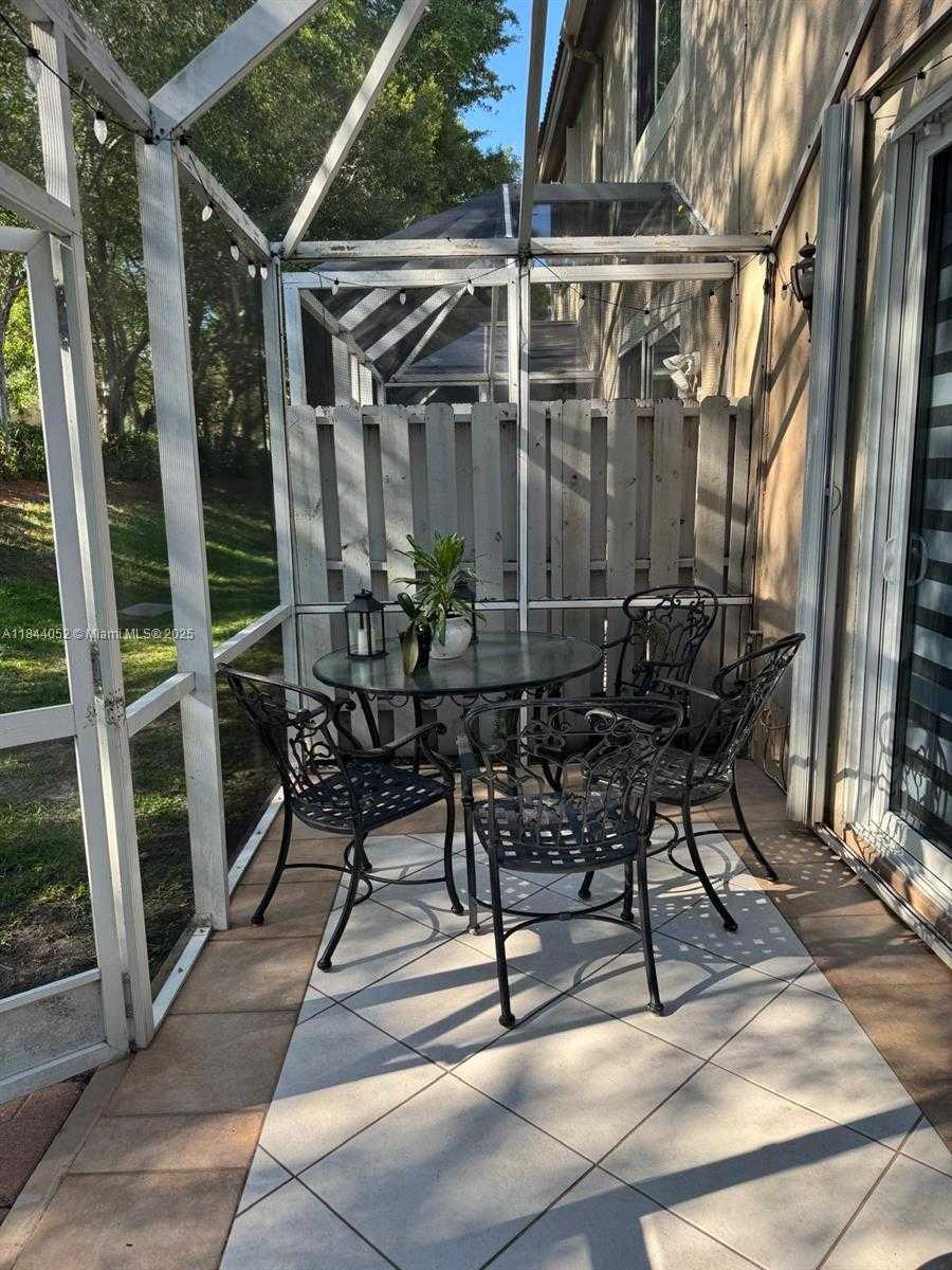Small Image of 1051 SORRENTO DR, Weston Number 13