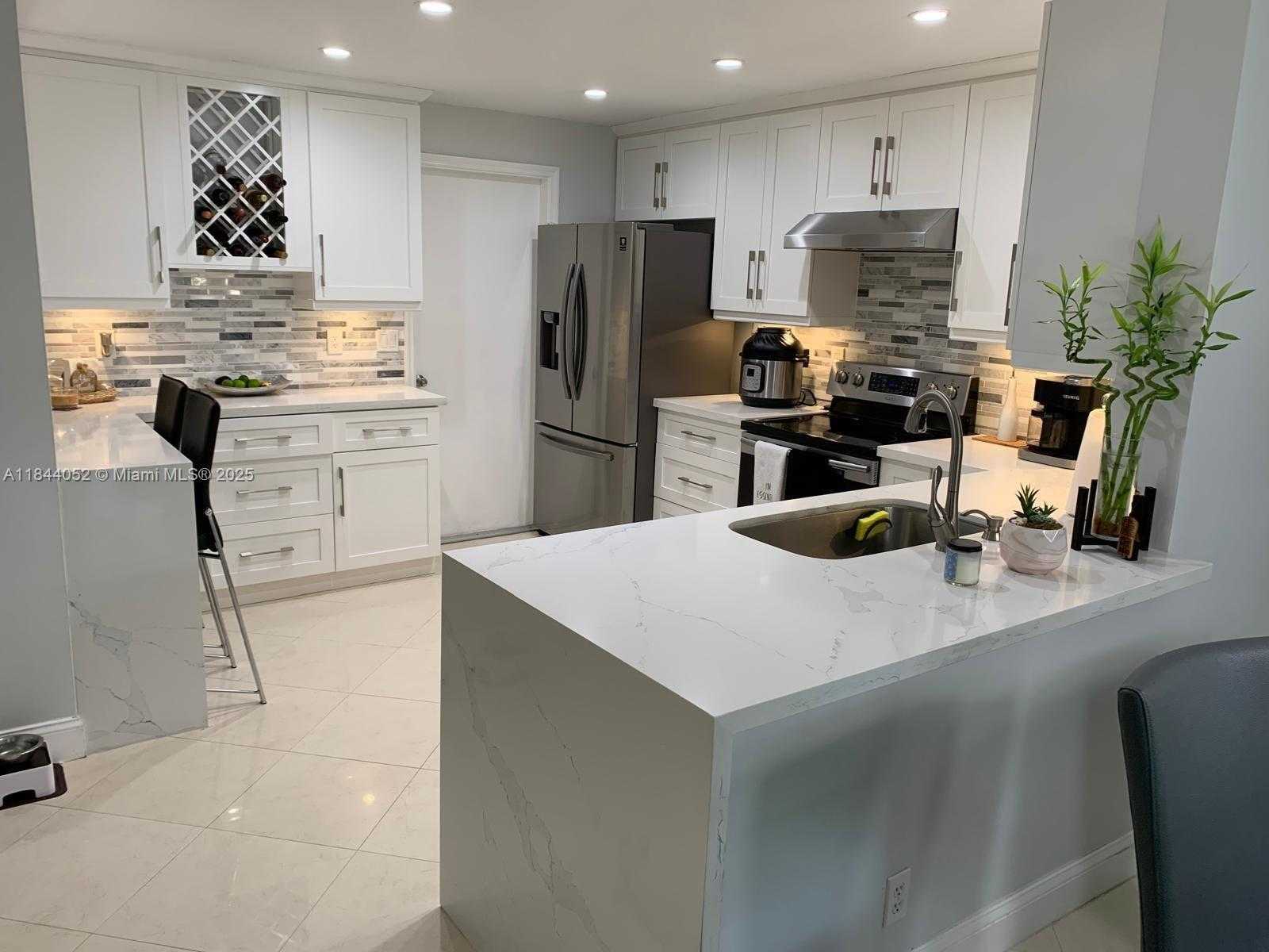 Small Image of 1051 SORRENTO DR, Weston Number 3