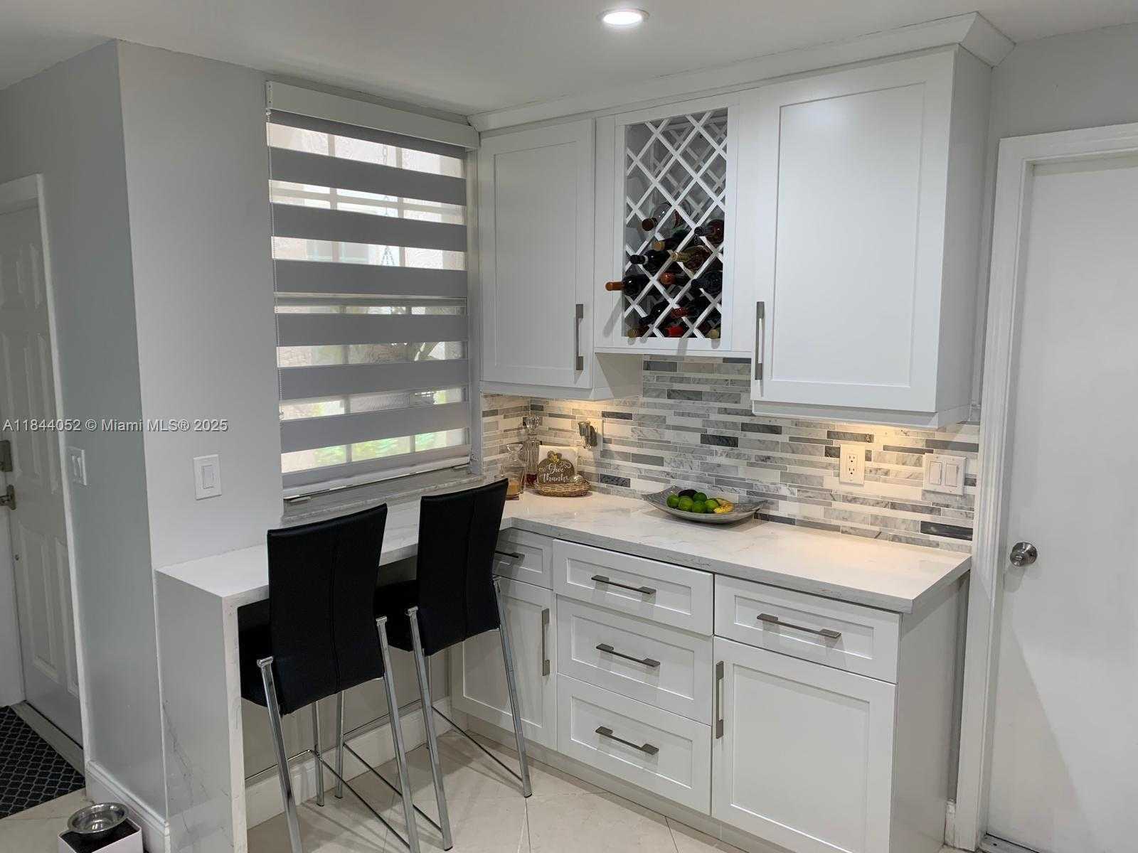 Small Image of 1051 SORRENTO DR, Weston Number 4