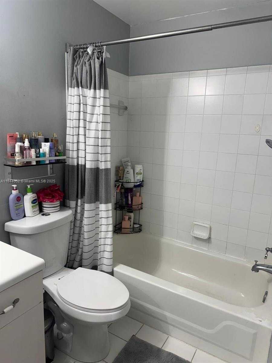 Small Image of 1051 SORRENTO DR, Weston Number 5
