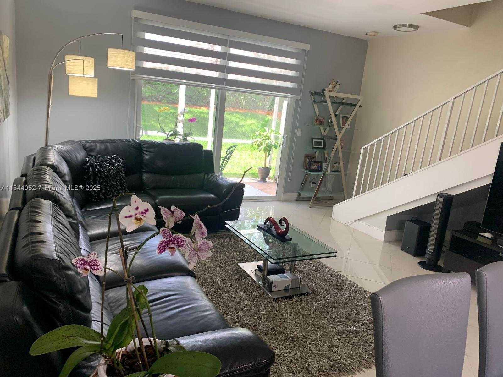 Small Image of 1051 SORRENTO DR, Weston Number 7
