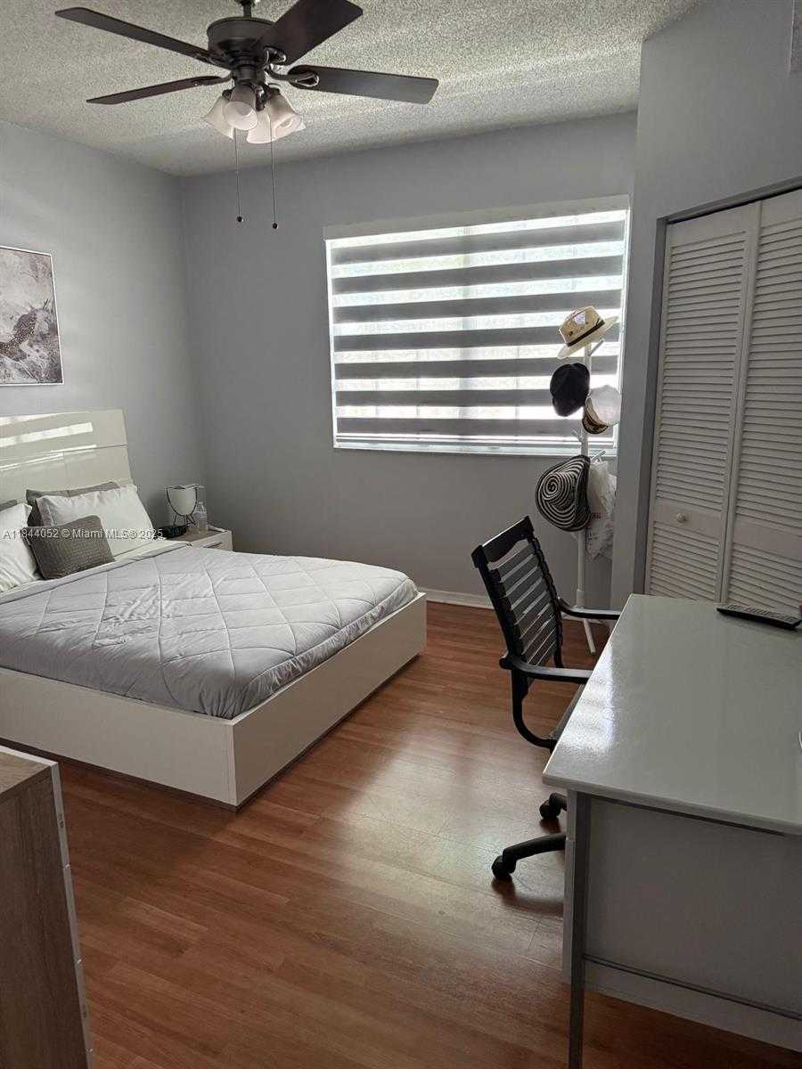 Small Image of 1051 SORRENTO DR, Weston Number 8