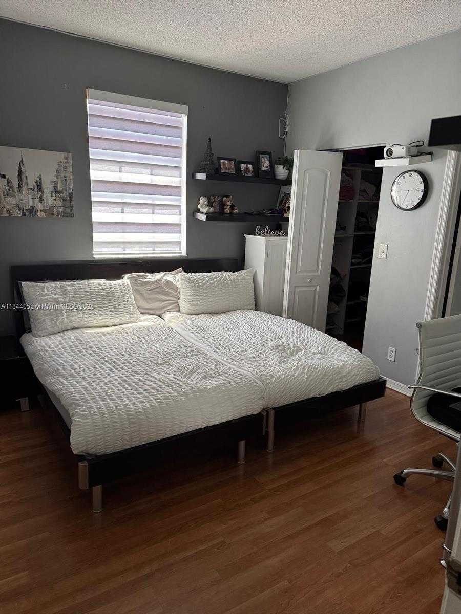Small Image of 1051 SORRENTO DR, Weston Number 9