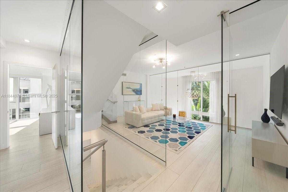Small Image of 455 NORTH EAST 39TH ST #302, Miami Number 15