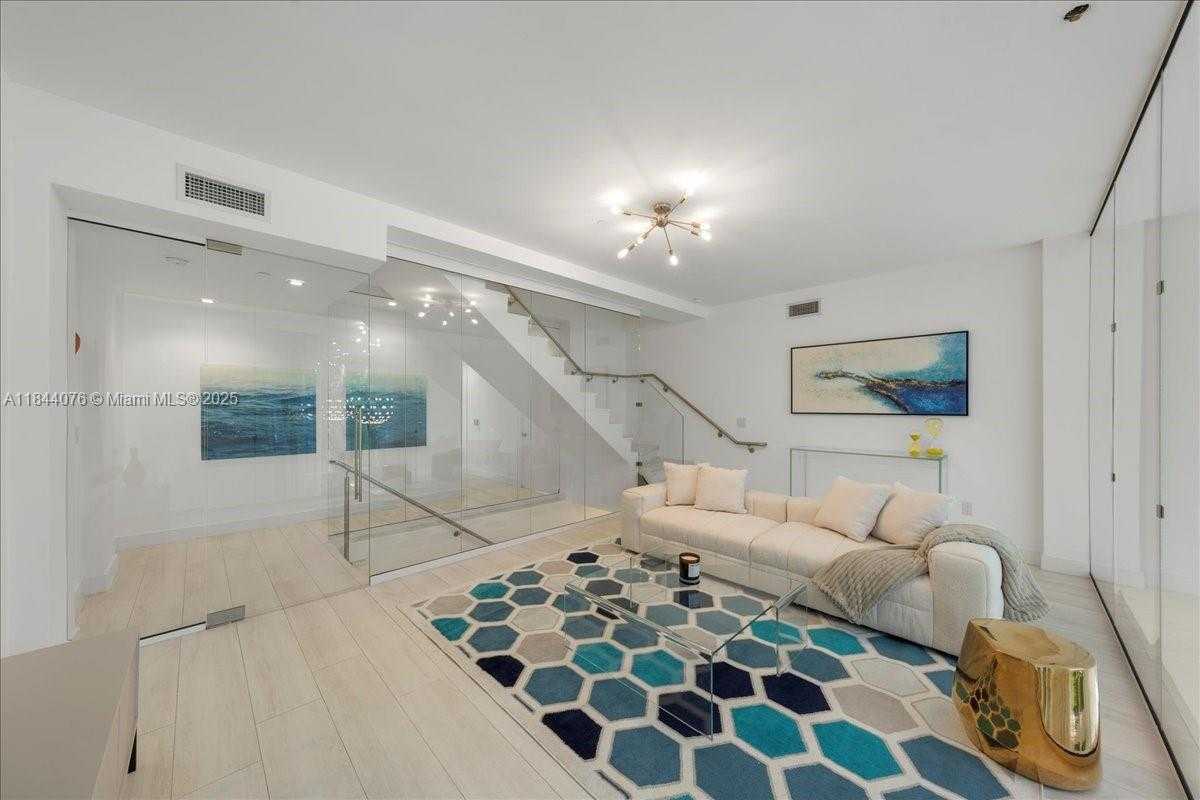 Small Image of 455 NORTH EAST 39TH ST #302, Miami Number 17