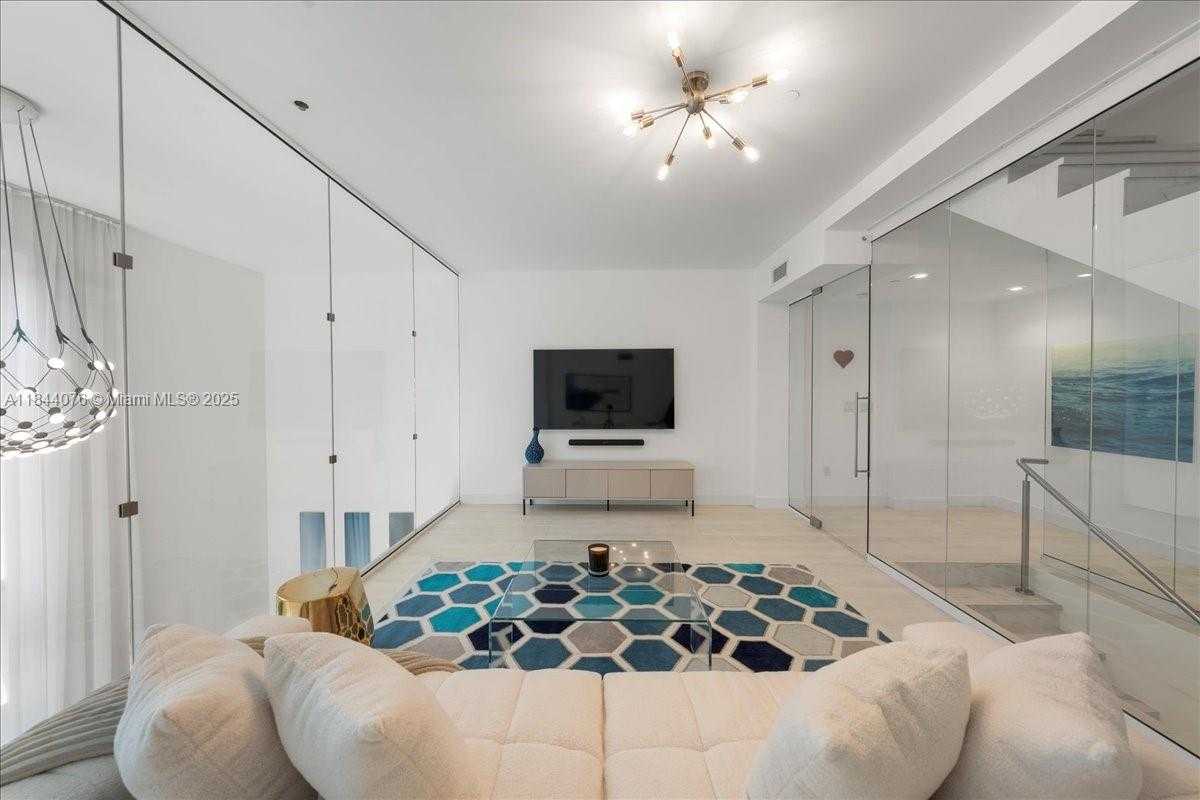 Small Image of 455 NORTH EAST 39TH ST #302, Miami Number 20