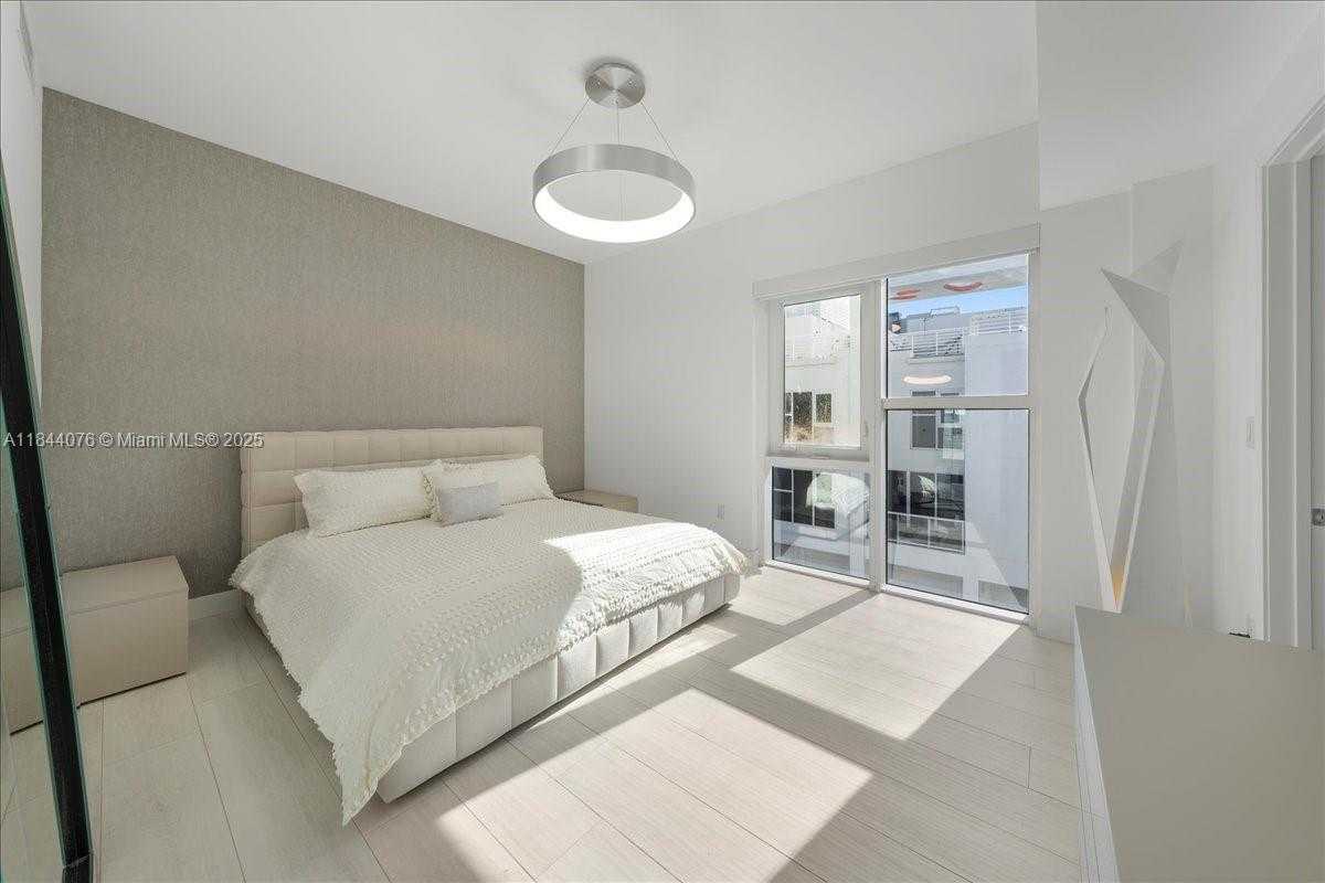 Small Image of 455 NORTH EAST 39TH ST #302, Miami Number 22