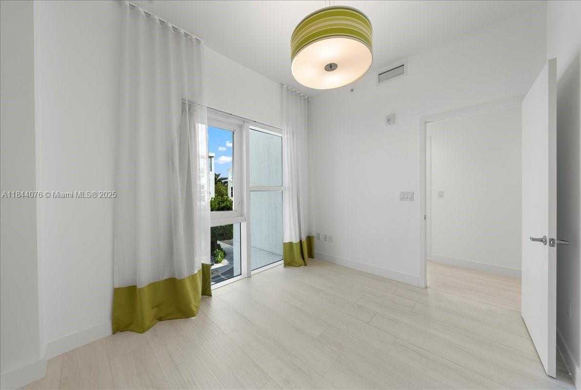 Small Image of 455 NORTH EAST 39TH ST #302, Miami Number 27