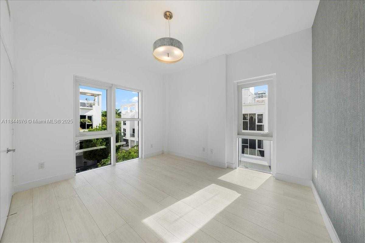 Small Image of 455 NORTH EAST 39TH ST #302, Miami Number 29