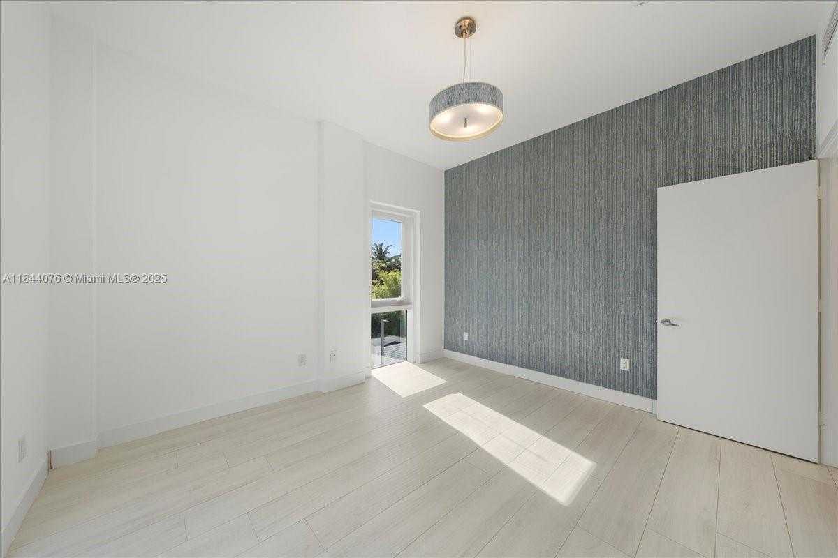Small Image of 455 NORTH EAST 39TH ST #302, Miami Number 31