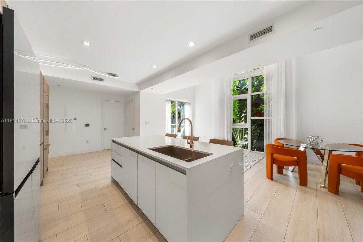 Small Image of 455 NORTH EAST 39TH ST #302, Miami Number 9