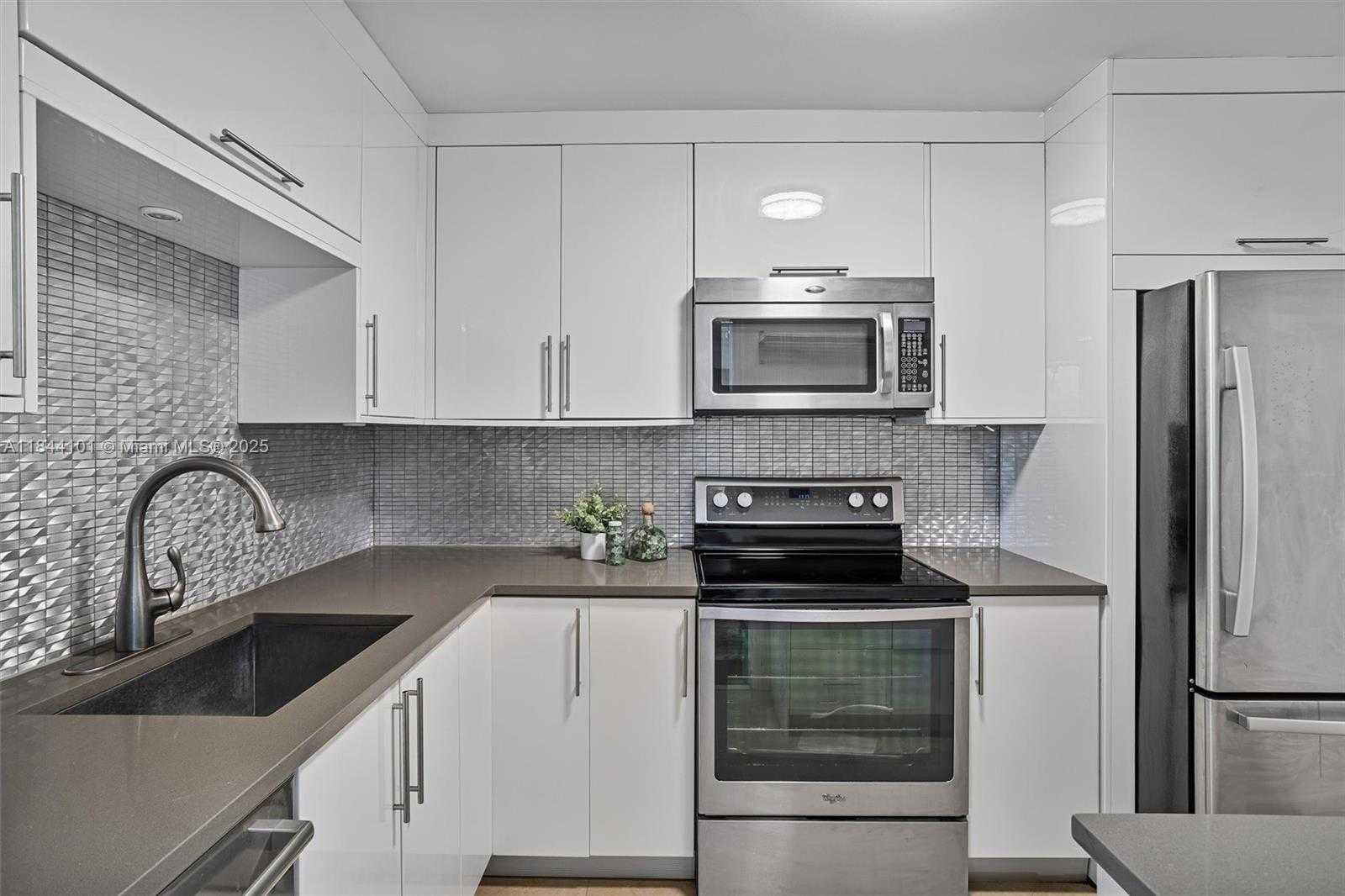 Small Image of 625 BILTMORE WAY #902, Coral Gables Number 10