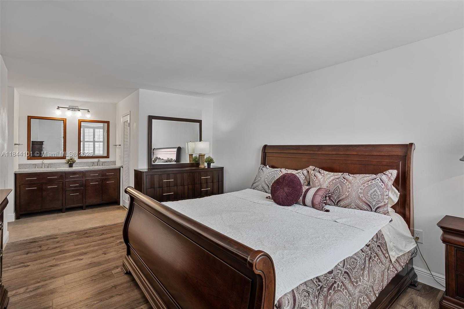 Small Image of 625 BILTMORE WAY #902, Coral Gables Number 11