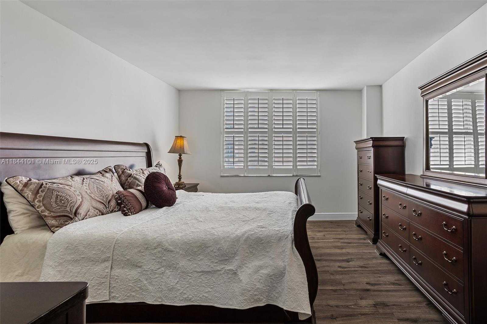 Small Image of 625 BILTMORE WAY #902, Coral Gables Number 12
