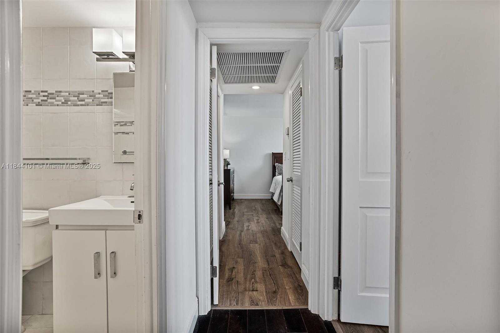 Small Image of 625 BILTMORE WAY #902, Coral Gables Number 14