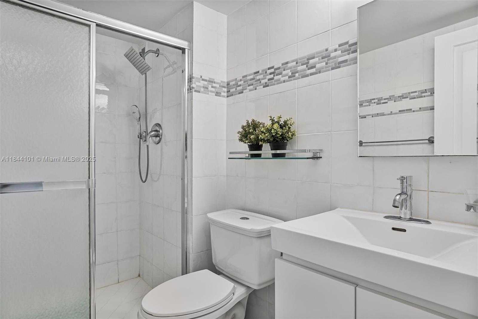 Small Image of 625 BILTMORE WAY #902, Coral Gables Number 16