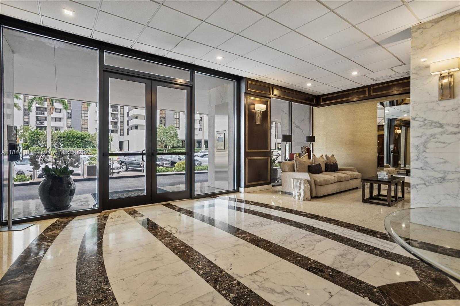 Small Image of 625 BILTMORE WAY #902, Coral Gables Number 4