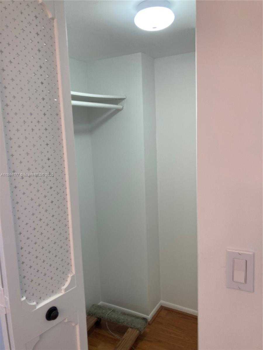 Small Image of 20500 E Country Club Dr, Aventura, FL 33180, USA Number 11