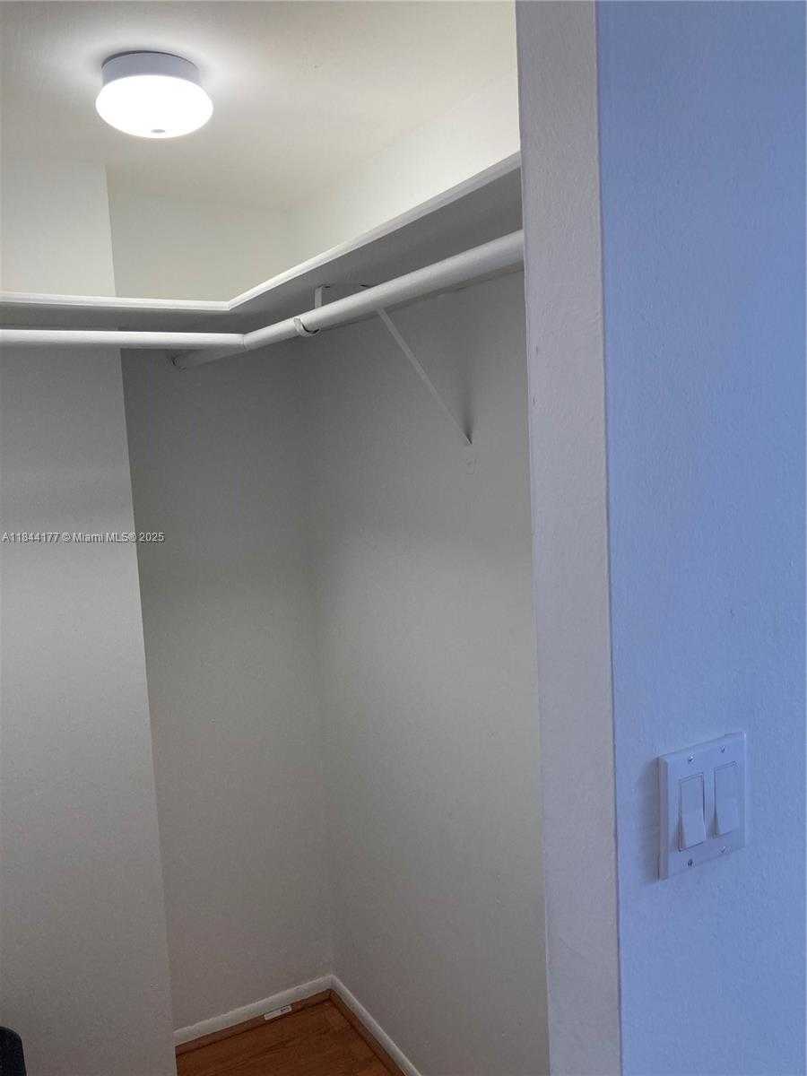 Small Image of 20500 E Country Club Dr, Aventura, FL 33180, USA Number 12