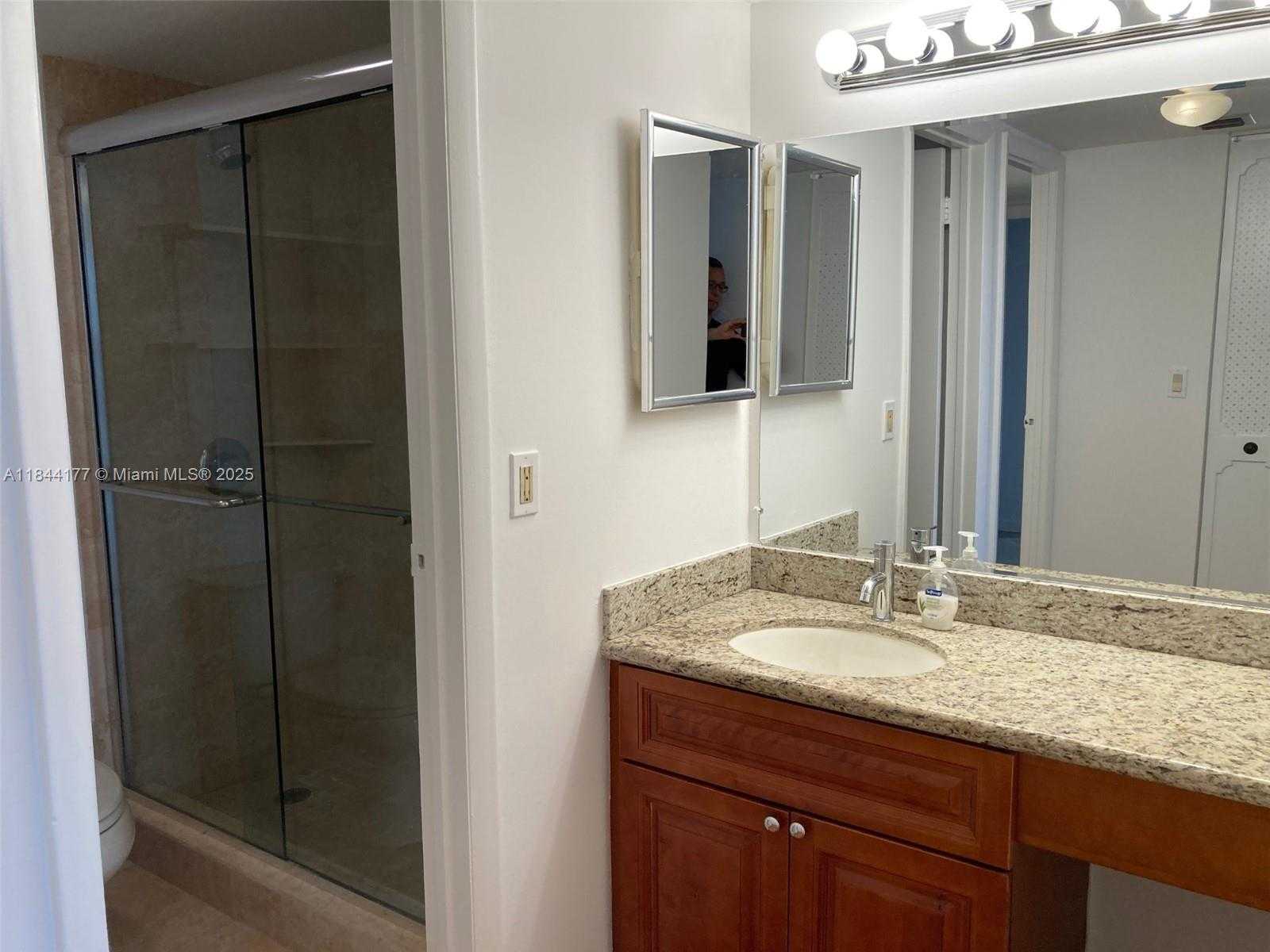 Small Image of 20500 E Country Club Dr, Aventura, FL 33180, USA Number 15