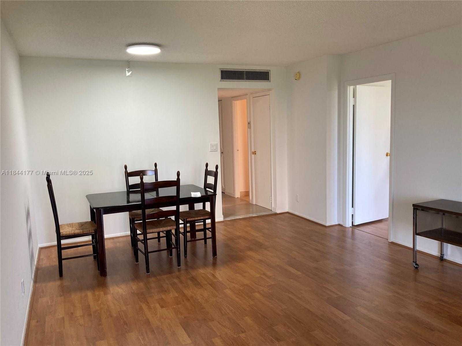 Small Image of 20500 E Country Club Dr, Aventura, FL 33180, USA Number 6