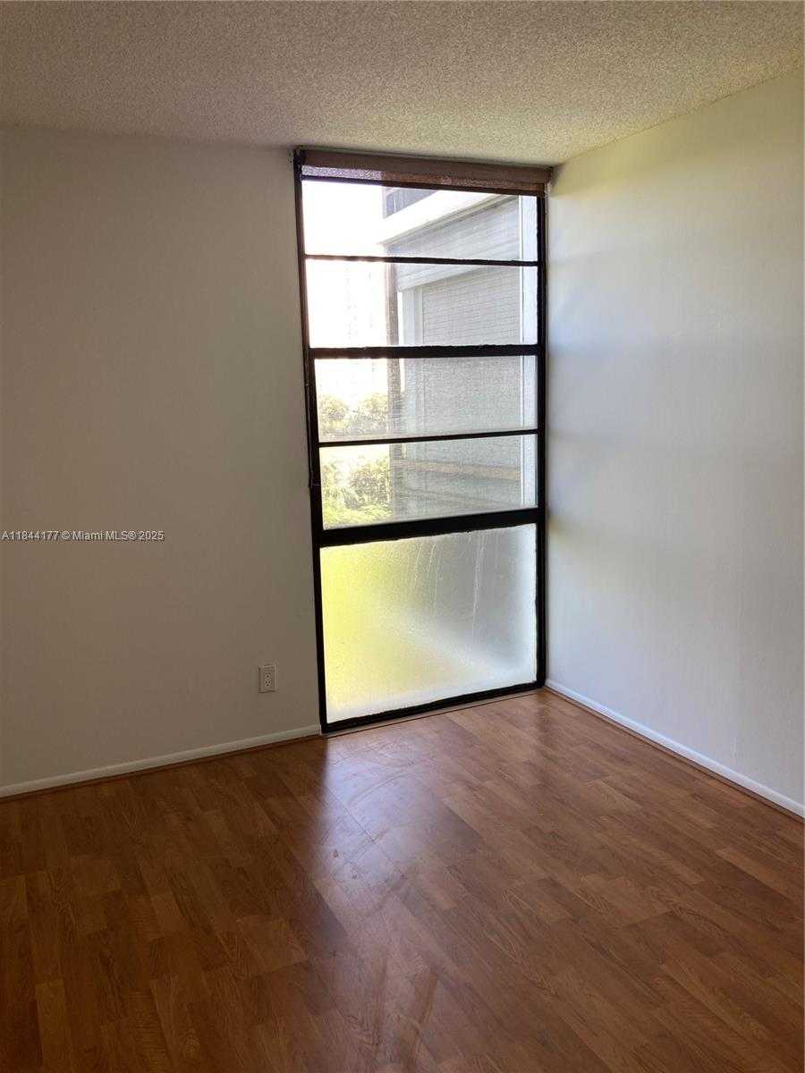 Small Image of 20500 E Country Club Dr, Aventura, FL 33180, USA Number 8