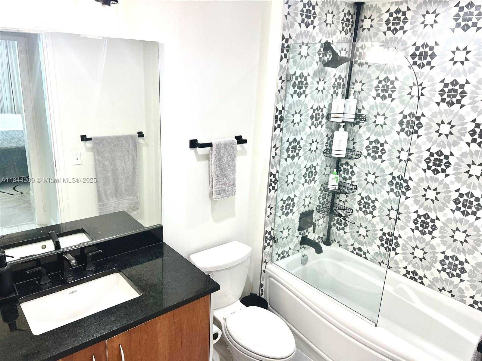 Small Image of 300 SOUTH BISCAYNE BLVD #T-2902, Miami Number 7