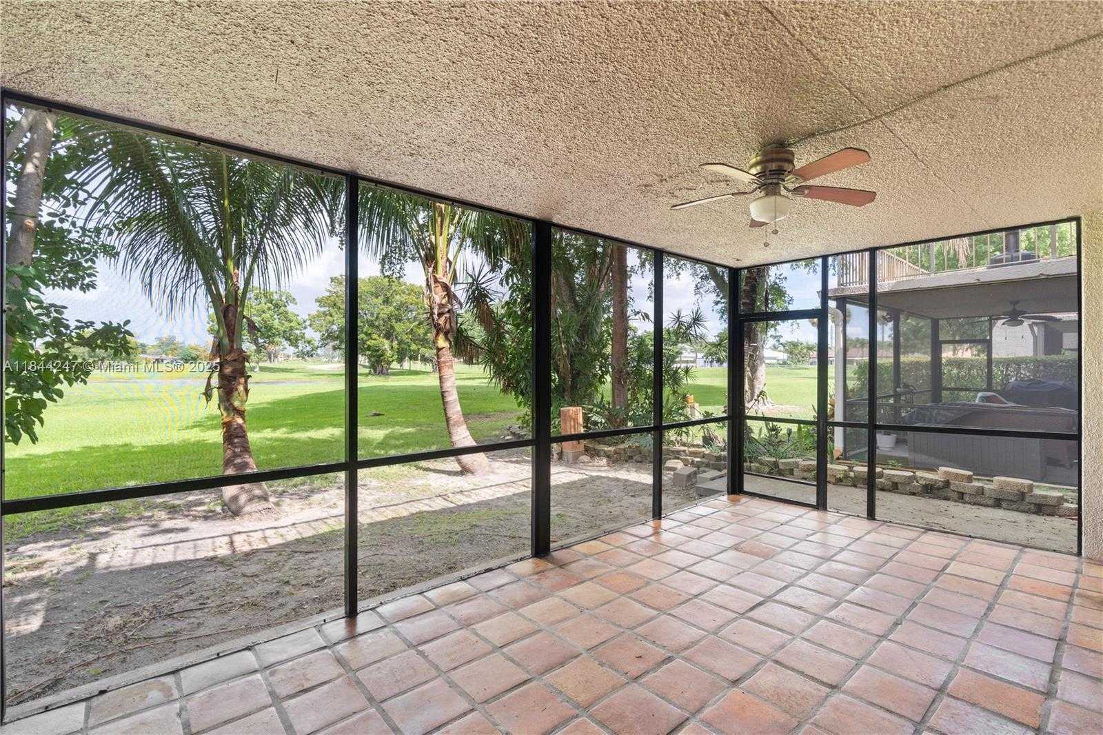 Small Image of 19828 BOB O LINK DR, Hialeah Number 13
