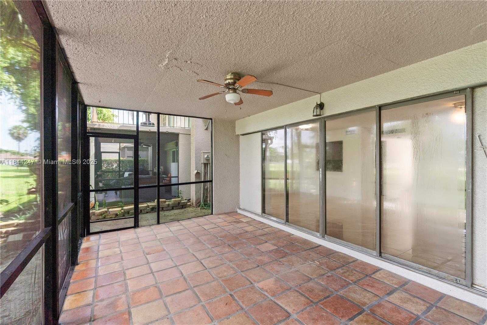 Small Image of 19828 BOB O LINK DR, Hialeah Number 14