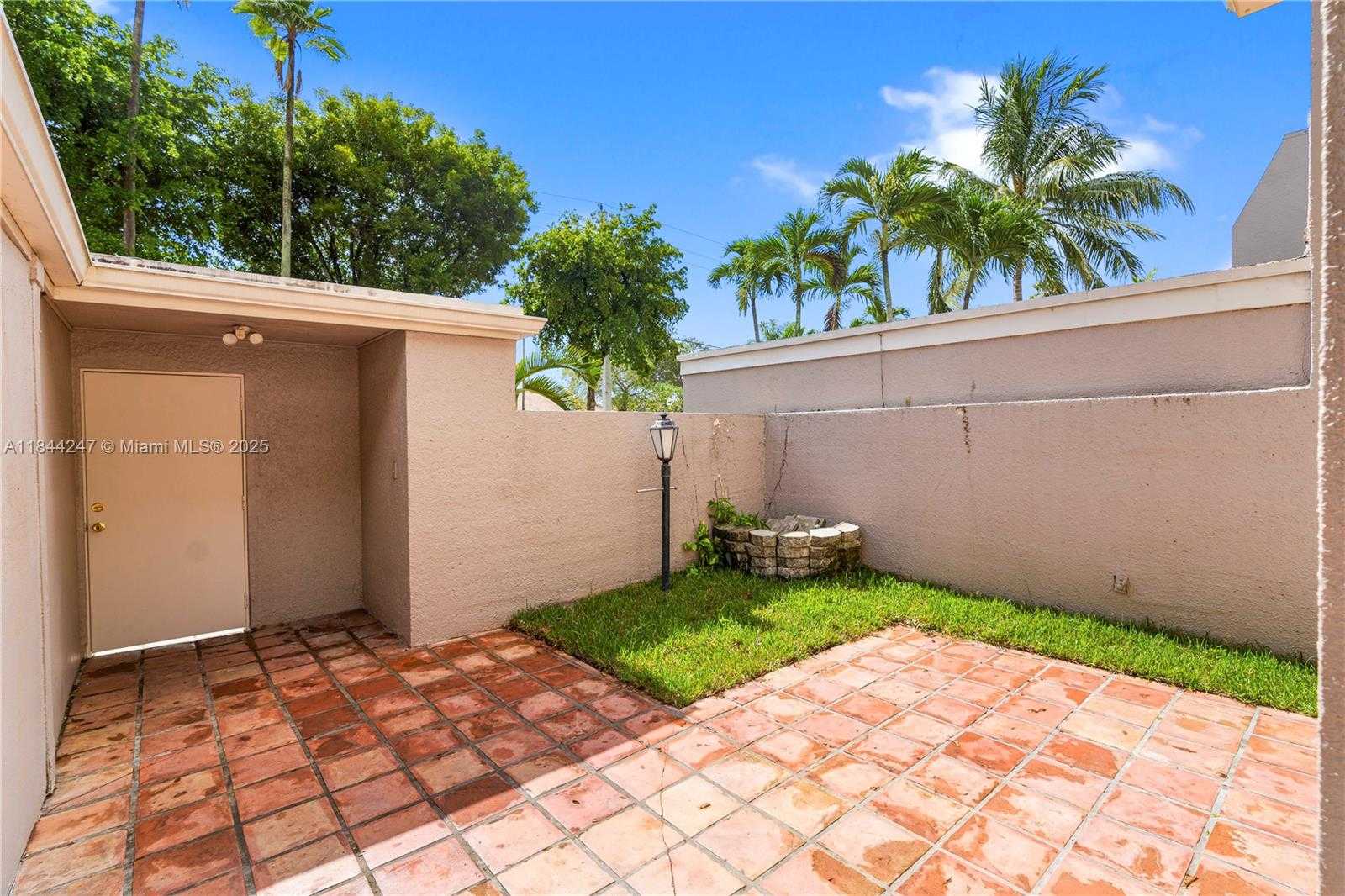 Small Image of 19828 BOB O LINK DR, Hialeah Number 18