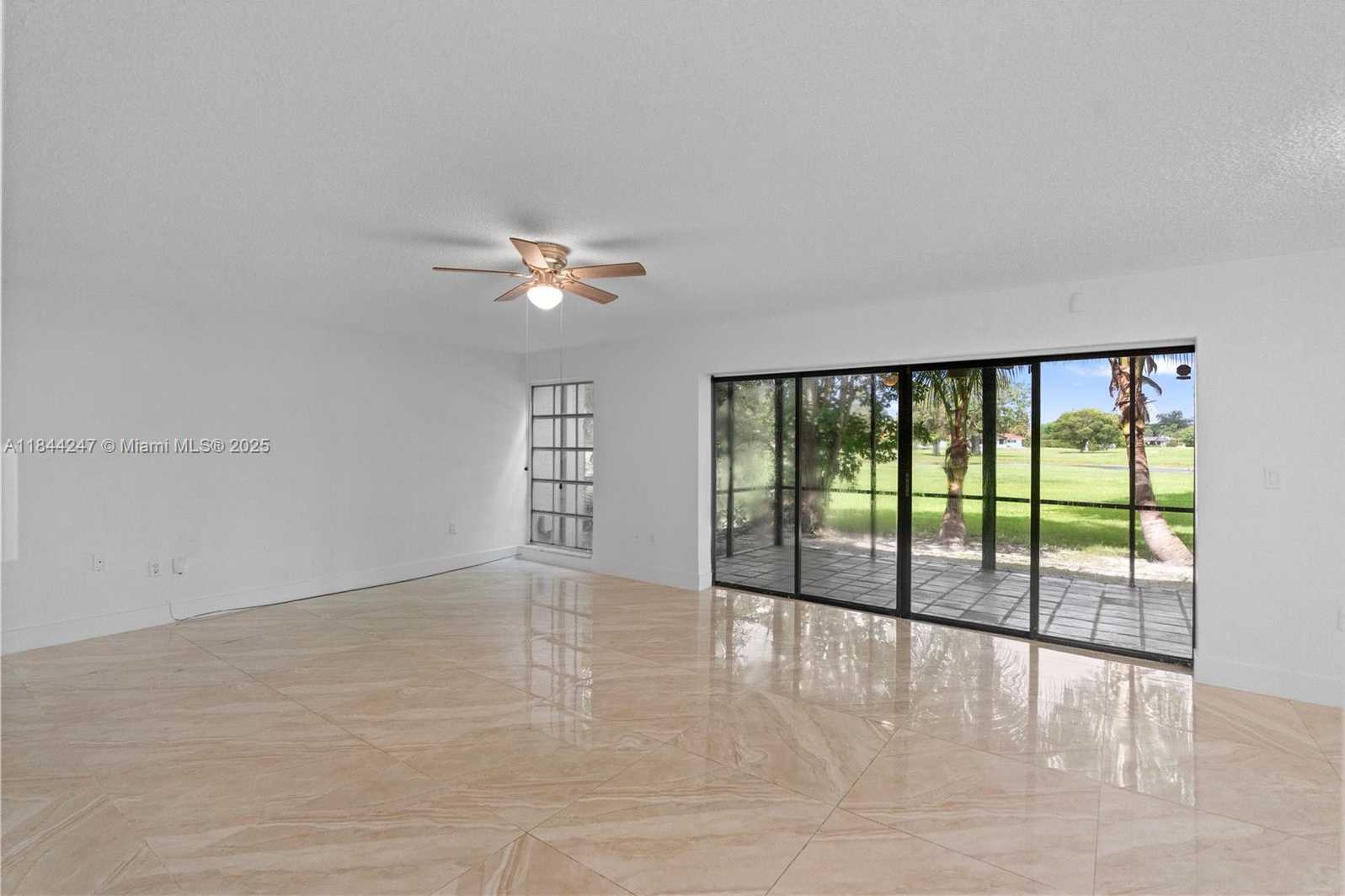 Small Image of 19828 BOB O LINK DR, Hialeah Number 20