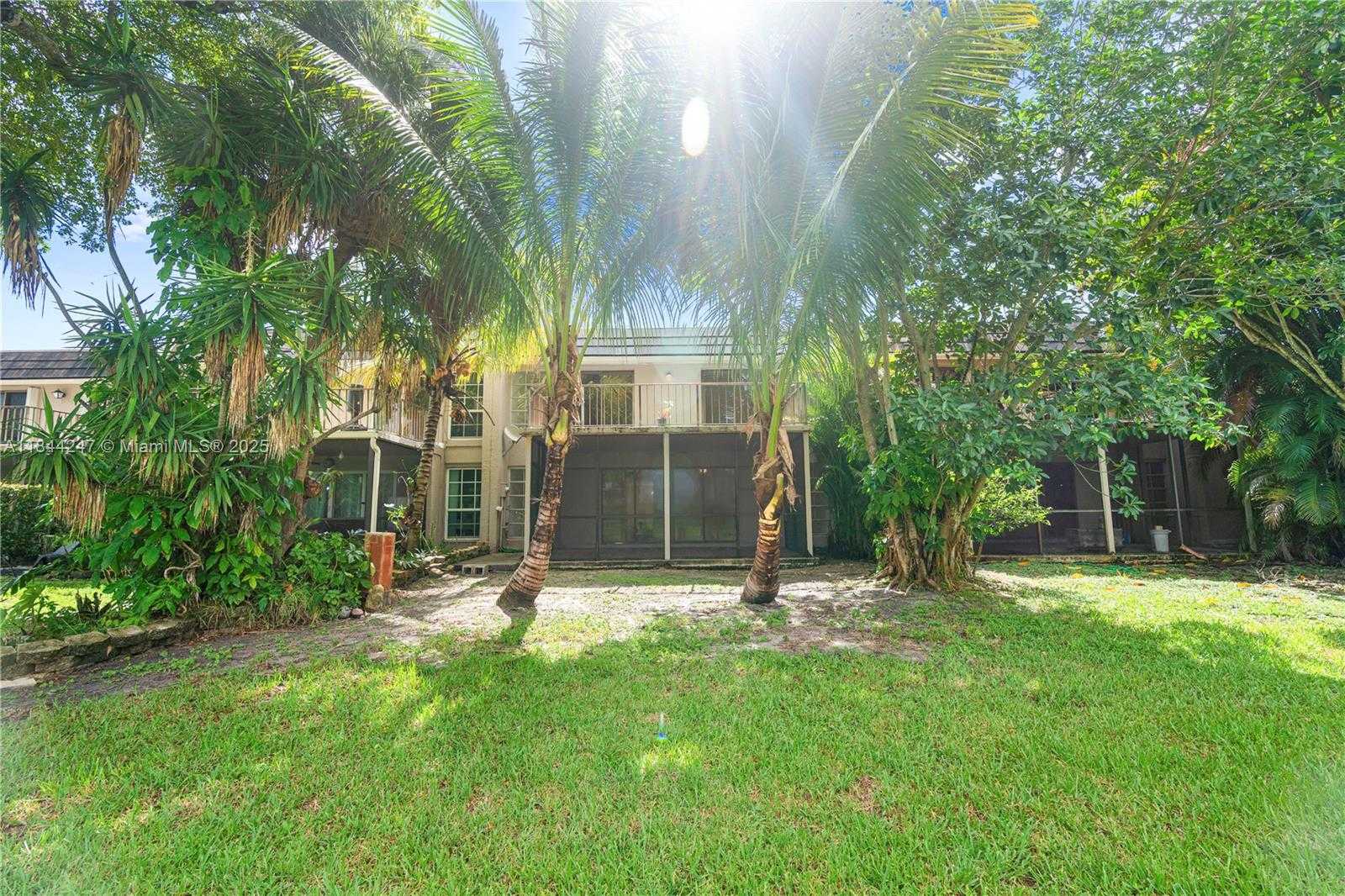 Small Image of 19828 BOB O LINK DR, Hialeah Number 25