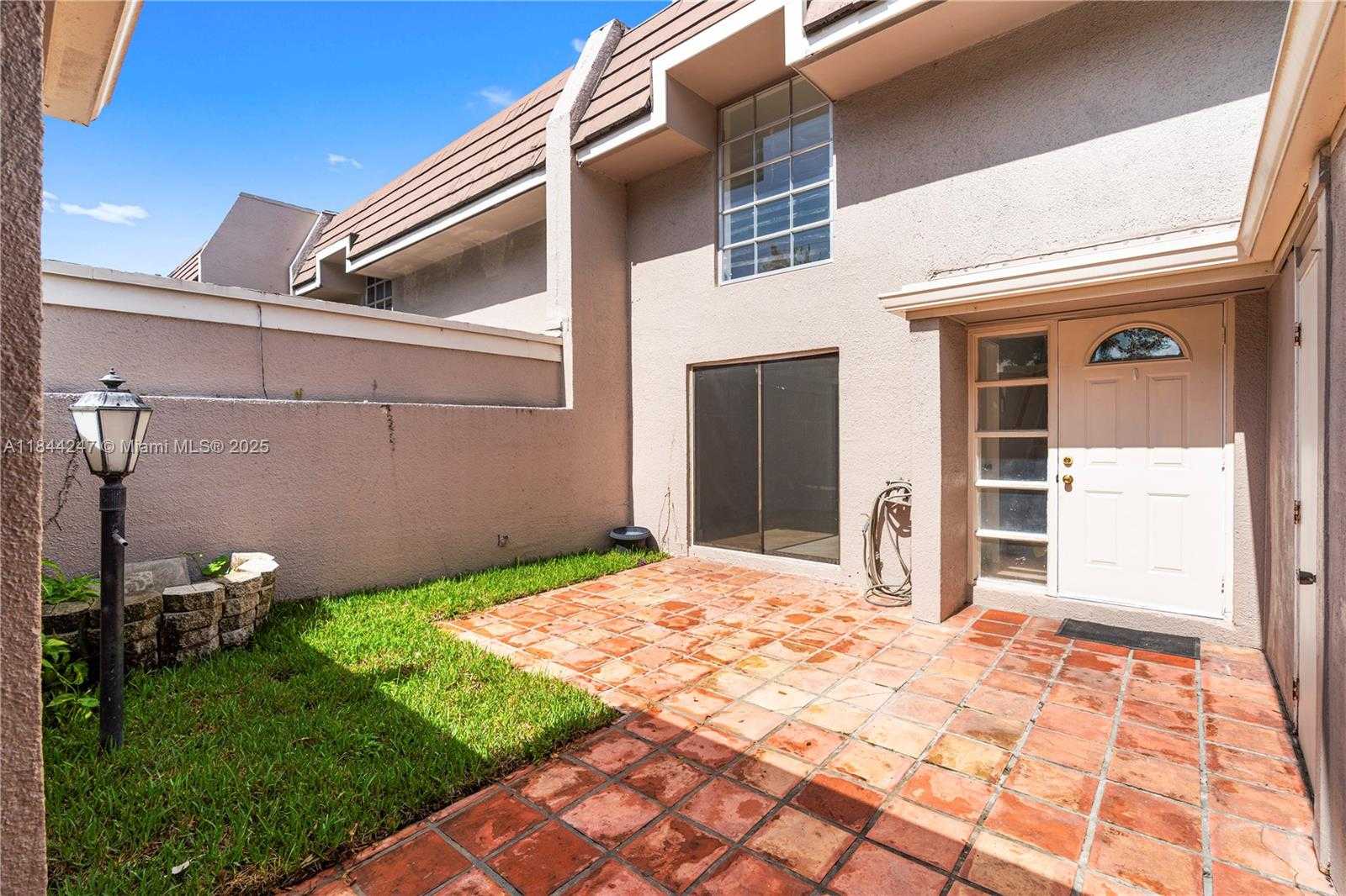 Small Image of 19828 BOB O LINK DR, Hialeah Number 3