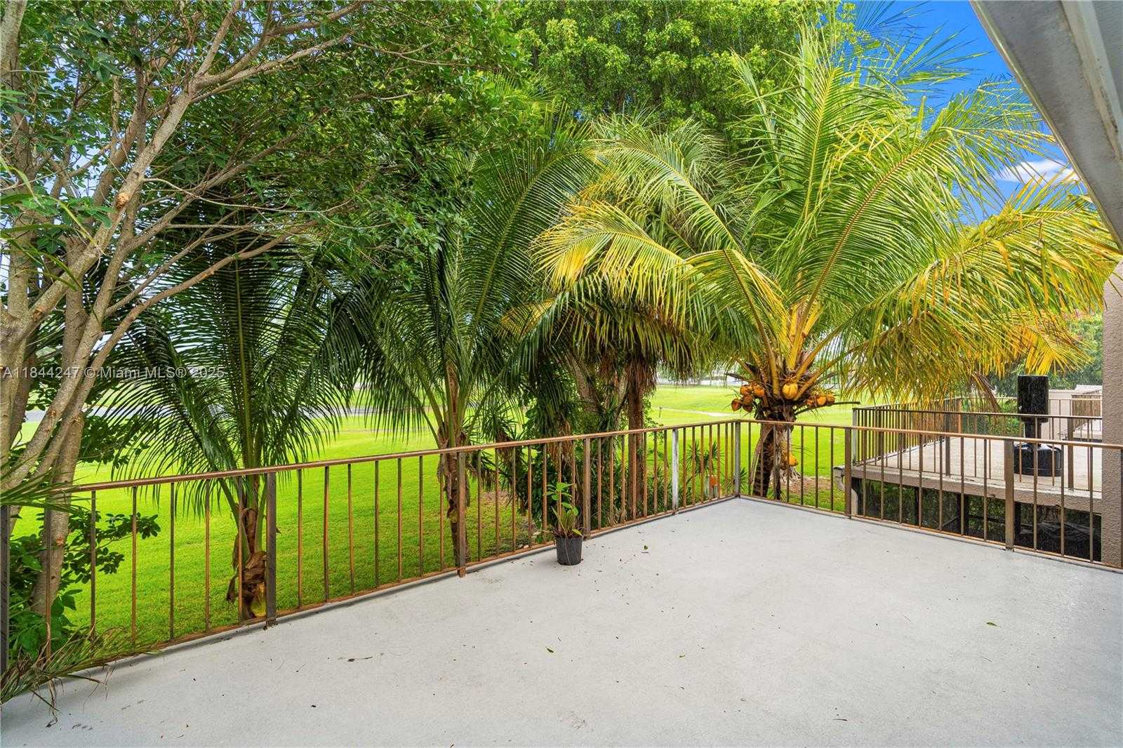 Small Image of 19828 BOB O LINK DR, Hialeah Number 36