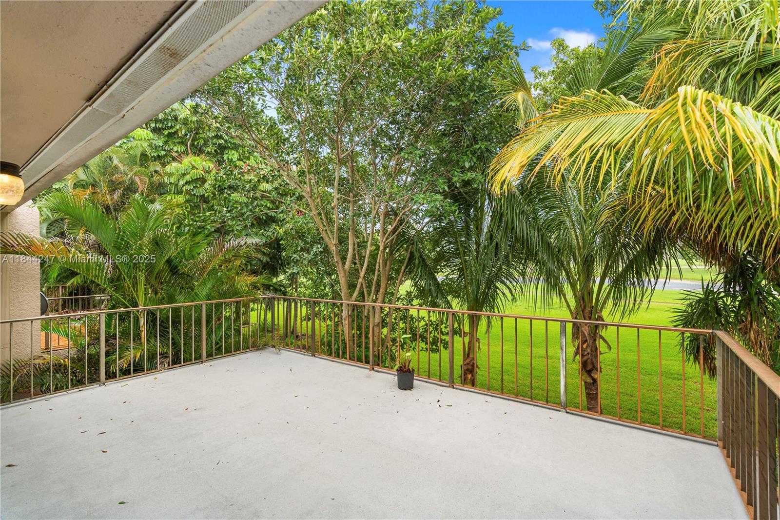 Small Image of 19828 BOB O LINK DR, Hialeah Number 7