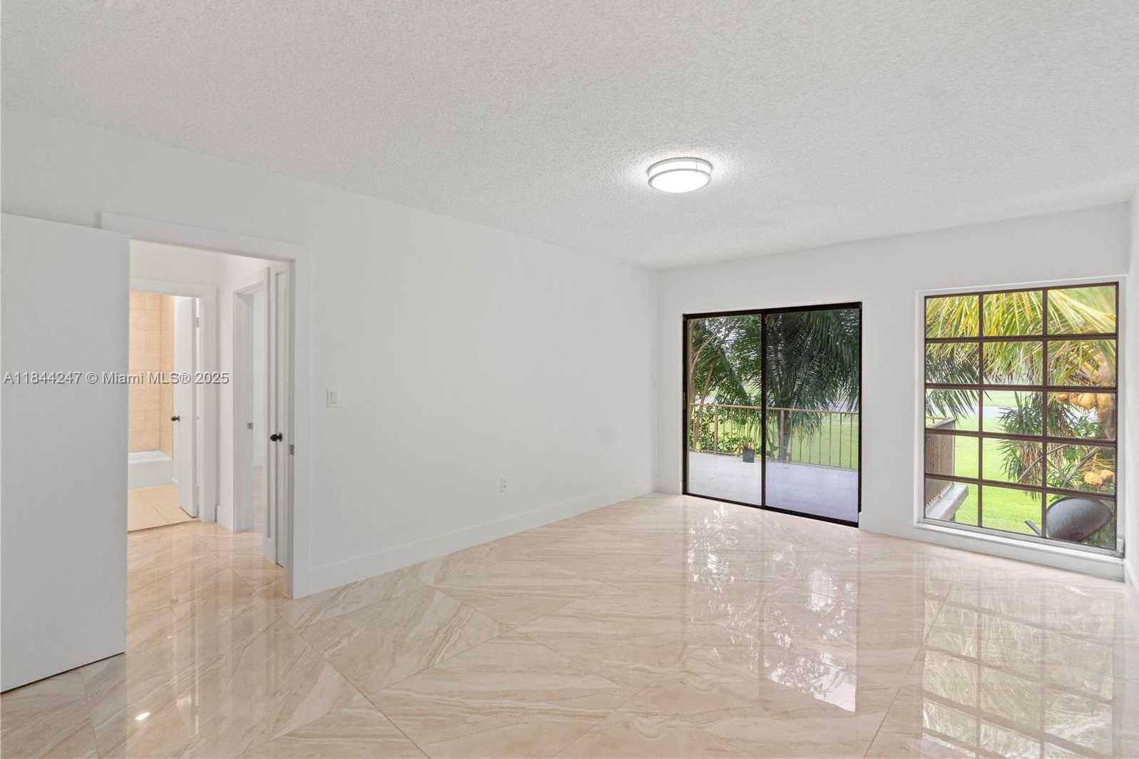 Small Image of 19828 BOB O LINK DR, Hialeah Number 8