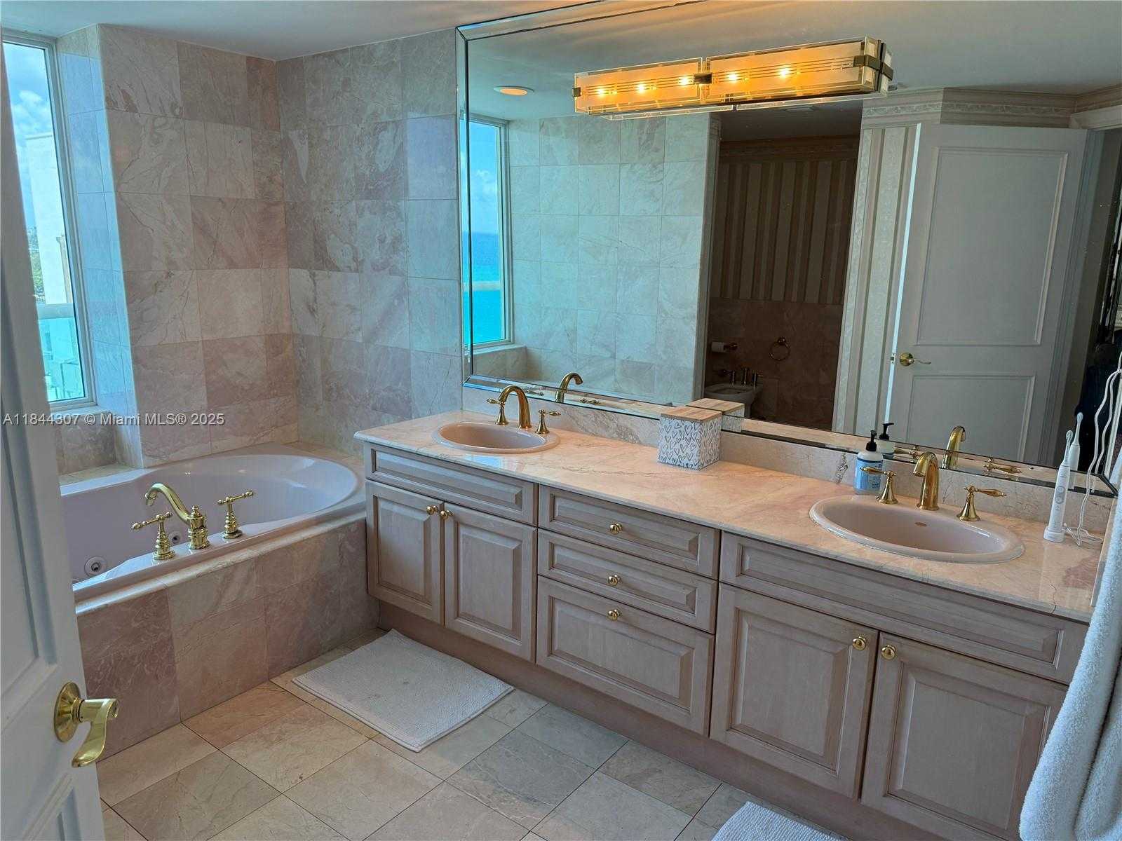 Small Image of 5025 COLLINS AVE #1908, Miami Beach Number 18