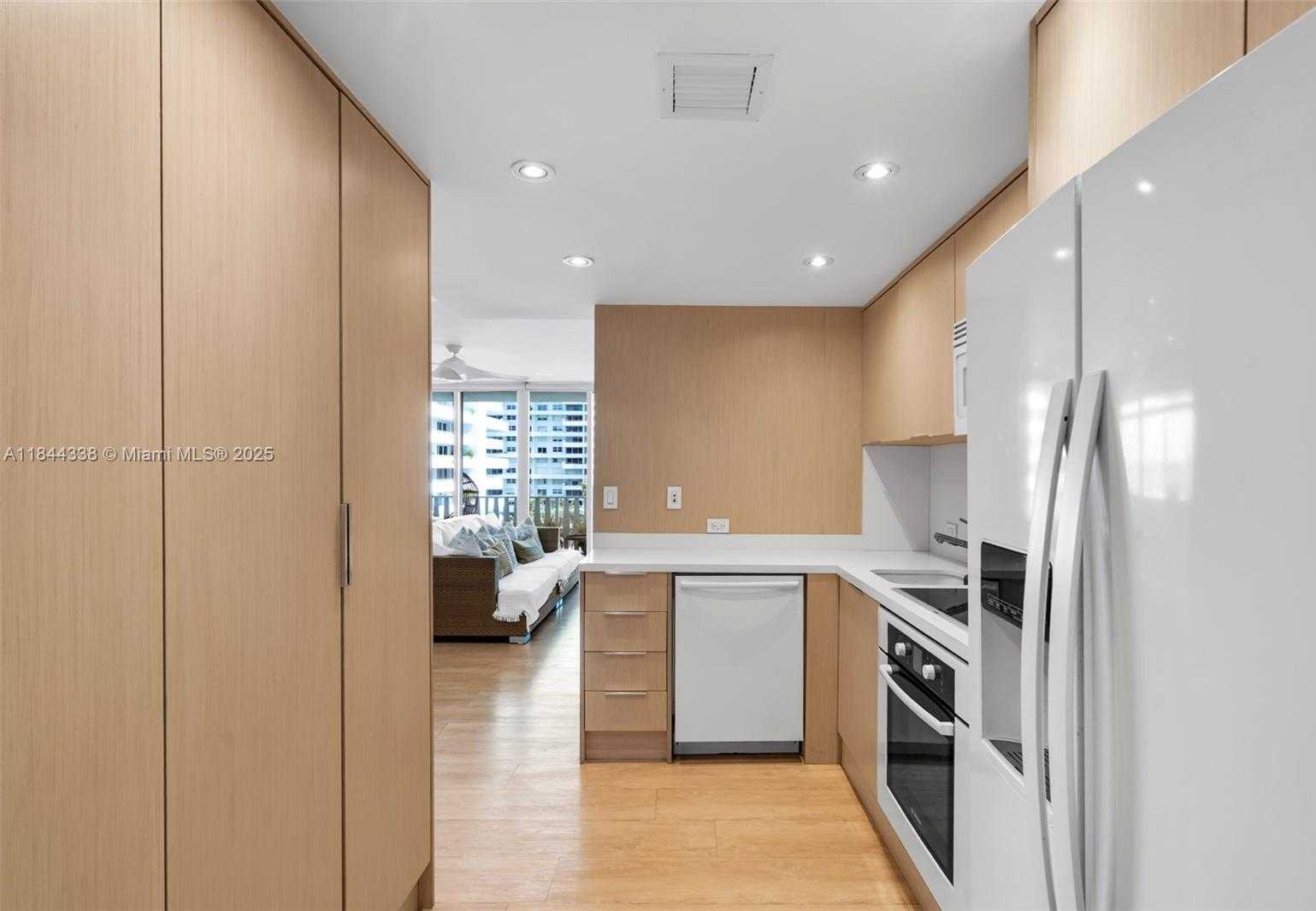 Small Image of 200 OCEAN LANE DR #503, Key Biscayne Number 7