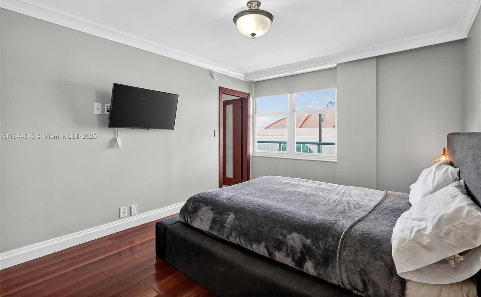 Small Image of 9511 COLLINS AVE #410, Surfside Number 14